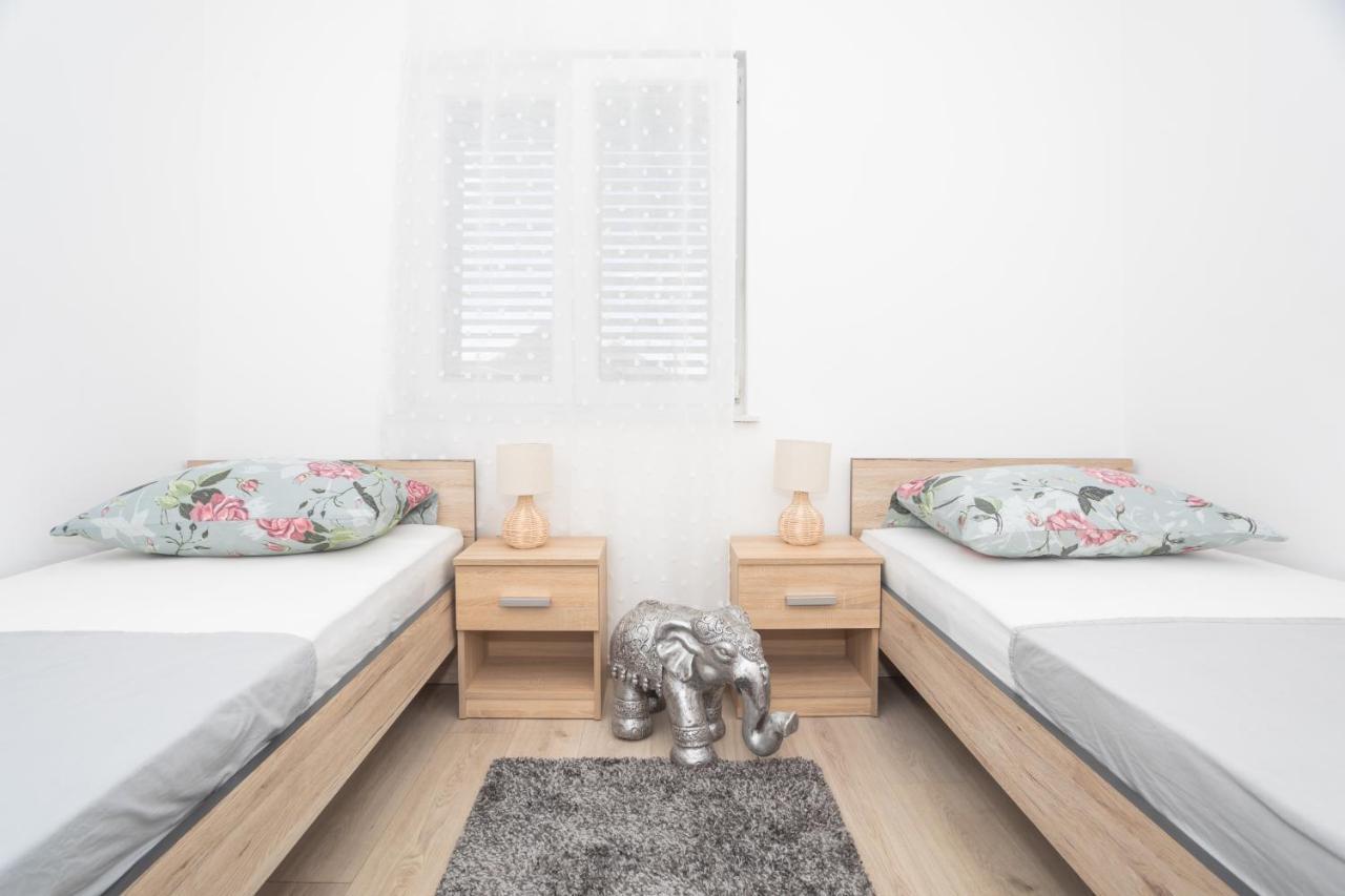 Apartments Franchese 希贝尼克 外观 照片