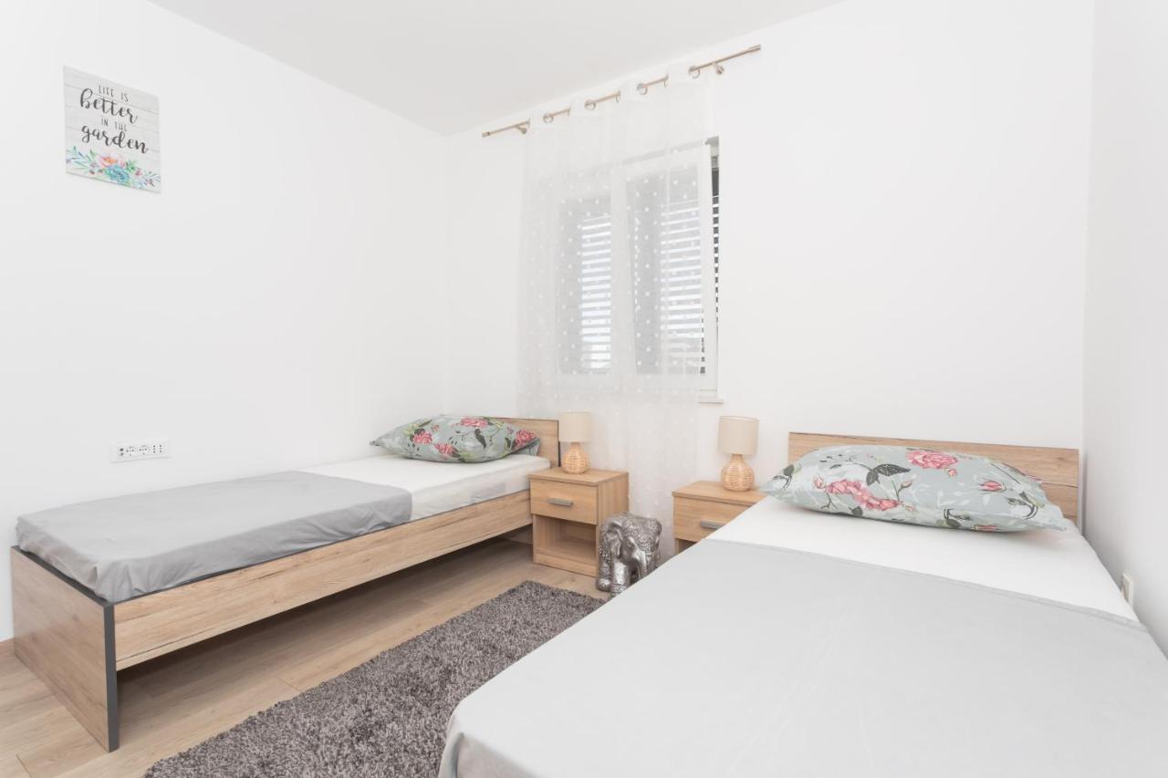Apartments Franchese 希贝尼克 外观 照片